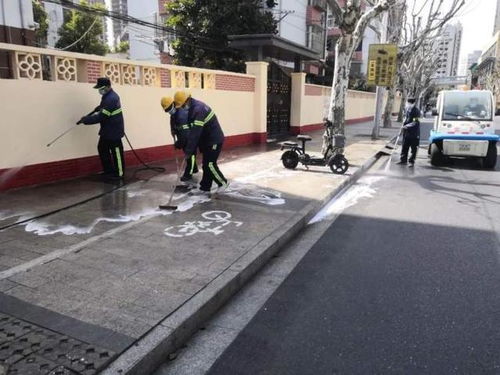 全市近日開(kāi)展了道路大沖洗行動(dòng),消除衛(wèi)生死角盲區(qū),加強(qiáng)公廁等公共設(shè)施保潔