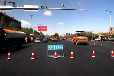 【出行】市政工程管理局在行動(dòng):改造機(jī)場高速路、敕勒川大街等16條破損嚴(yán)重的中心區(qū)道路后提示